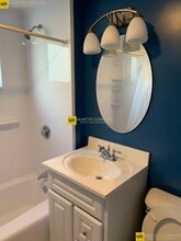 15 Olcott St, Unit 1 in Watertown, MA - Foto de edificio - Building Photo