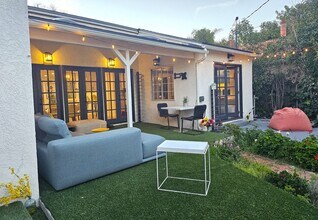 5142 Lindley Ave in Los Angeles, CA - Building Photo - Building Photo
