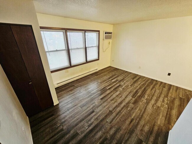 309 W Washington Ave in Howard, SD - Building Photo - Building Photo