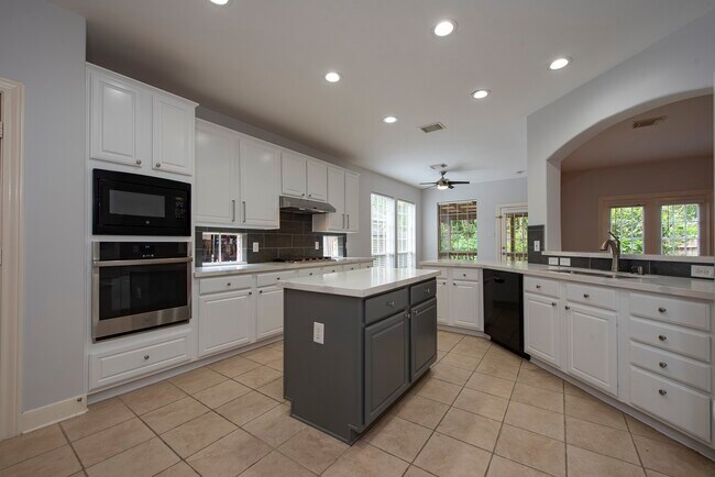 3238 Enclave Ln in Houston, TX - Building Photo - Building Photo