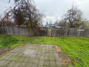 937 Winchester Ave in Medford, OR - Building Photo - Building Photo