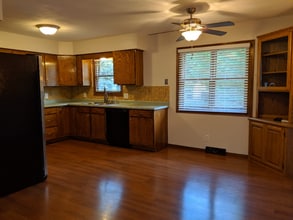 1747 Riggs Rd in St. Peter, MN - Building Photo - Building Photo