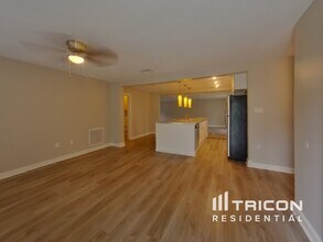 105 Ravenway Dr in Seffner, FL - Building Photo - Building Photo