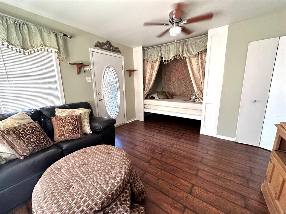 103 Yucca in Johnson City, TX - Building Photo