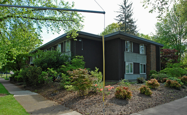 Dixon Lodge in Corvallis, OR - Building Photo - Building Photo