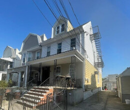 7334 68th Ave in Middle Village, NY - Building Photo - Building Photo