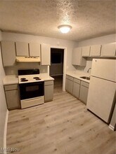 31 1/2 Elm St in Struthers, OH - Building Photo - Building Photo