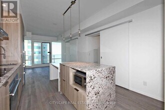 1 Bloor St E in Toronto, ON - Building Photo - Building Photo