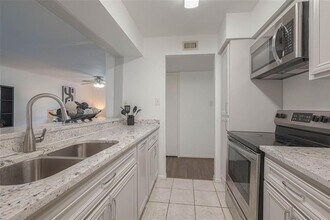 3025 Walnut Bend Ln in Houston, TX - Building Photo - Building Photo