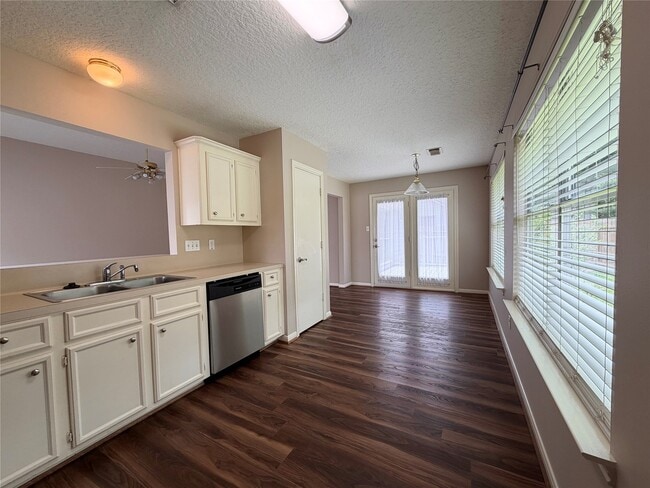 property at 4006 Hunnington Dr