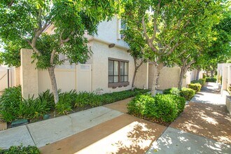 848 W Huntington Dr in Arcadia, CA - Building Photo - Building Photo