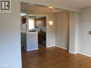 11 Colmar Pl in Hamilton, ON - Building Photo - Building Photo