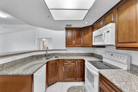 5025 Wiles Rd in Coconut Creek, FL - Foto de edificio - Building Photo