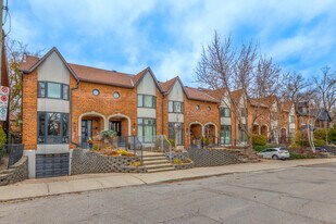 10-22 Weatherell St in Toronto, ON - Building Photo