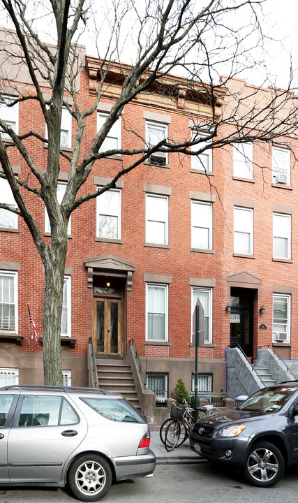 558 Henry St in Brooklyn, NY - Building Photo