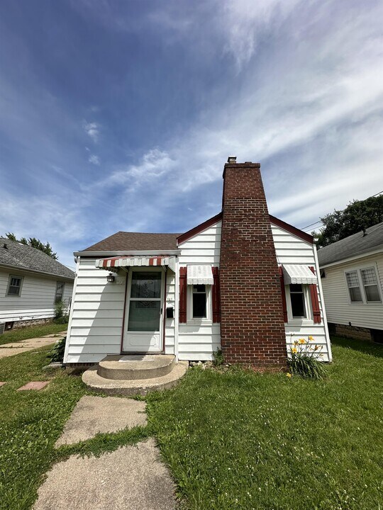 1621 Bruner St in Rockford, IL - Building Photo