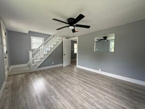 1402 Waterbury Rd in Thomaston, CT - Building Photo - Building Photo