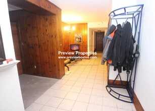 9 Braemore Rd, Unit 1A in Boston, MA - Building Photo - Building Photo