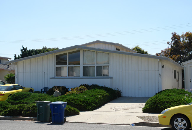 661-667 Empire Ave in Ventura, CA - Foto de edificio - Building Photo