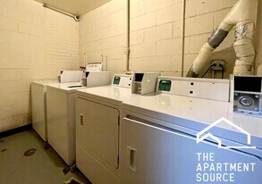 6006 N Kenmore Ave, Unit 205 in Chicago, IL - Building Photo