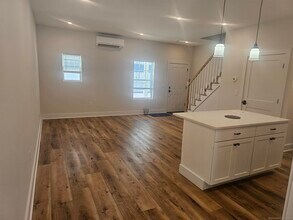 138 Boston Post Rd in East Lyme, CT - Building Photo - Building Photo