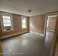 609 S Valley Ave in Olyphant, PA - Building Photo - Building Photo