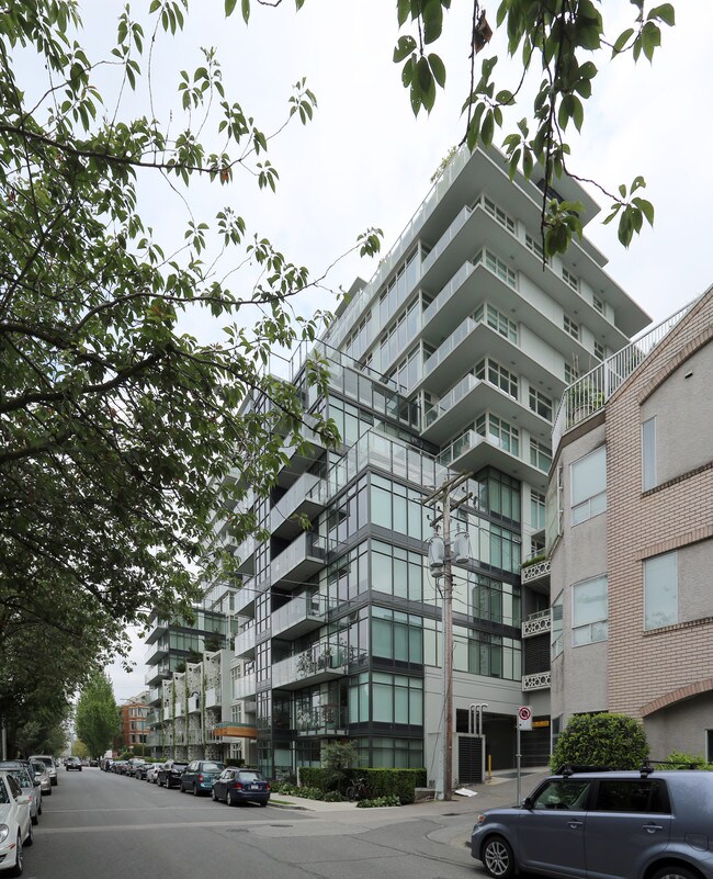 700 W 8th Ave in Vancouver, BC - Building Photo - Building Photo