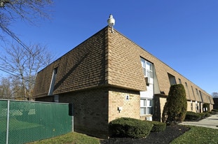 Deer Creek Village in South River, NJ - Building Photo