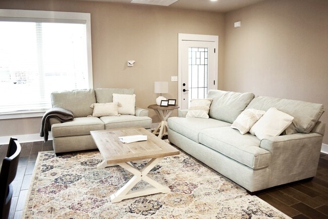 724 N Malbec Rd in Fayetteville, AR - Building Photo - Building Photo