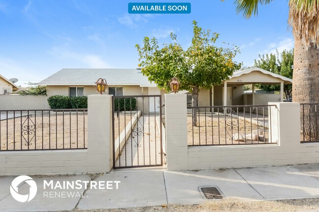 property at 1931 W Merlin Rd