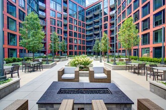 Elevate Lincoln Park in Chicago, IL - Foto de edificio - Building Photo