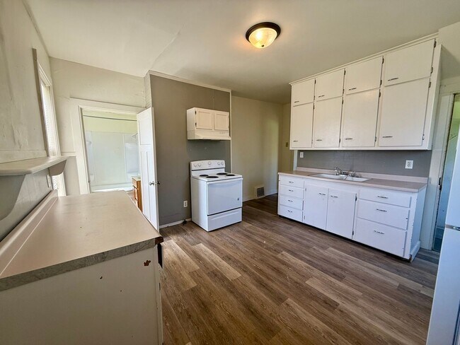 801 Henrietta St-Unit -Lower in Wausau, WI - Building Photo - Building Photo