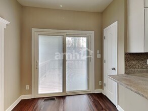 105 Woodland Dr in Jamestown, NC - Building Photo - Building Photo