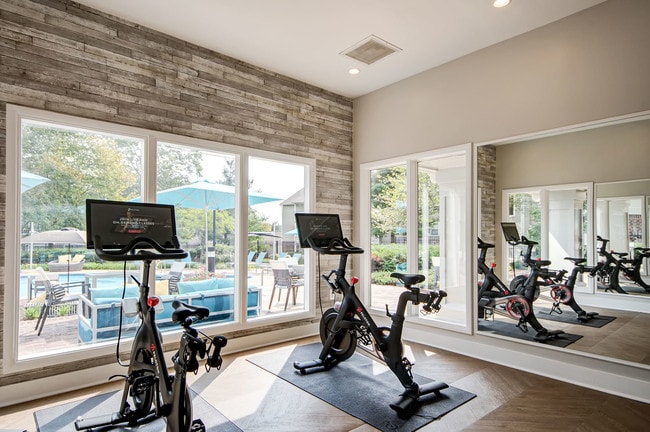 Saddle Ridge Apartments in Ashburn, VA - Building Photo - Building Photo