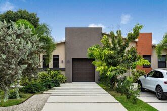 826 SW 14th Ct in Fort Lauderdale, FL - Building Photo - Building Photo