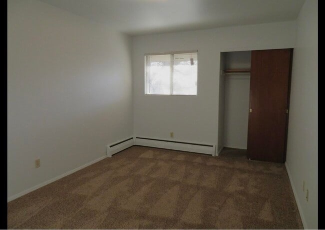 9531 W Beloit Rd in Milwaukee, WI - Building Photo - Building Photo