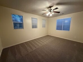 1985 Linden Rd in West Sacramento, CA - Building Photo - Building Photo