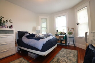 39 Foster St, Unit 3 in Boston, MA - Foto de edificio - Building Photo