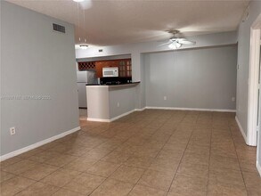 2401 W Preserve Way, Unit 201 in Miramar, FL - Foto de edificio - Building Photo
