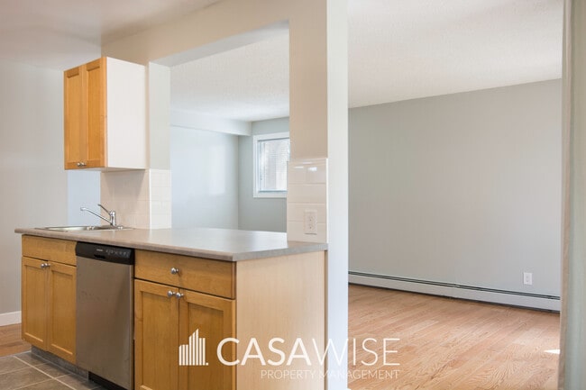 10230-120 120 St NW in Edmonton, AB - Building Photo - Building Photo