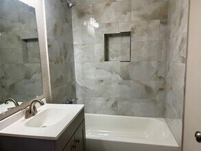 6743 Crestmont St in Houston, TX - Building Photo - Building Photo