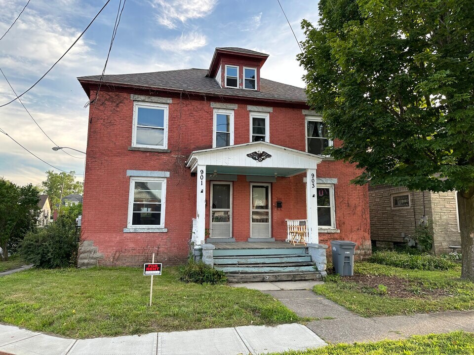 901 W Main St, Unit 901 in Watertown, NY - Building Photo