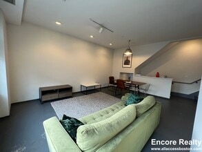 160 E Berkeley St, Unit 317 in Boston, MA - Foto de edificio - Building Photo