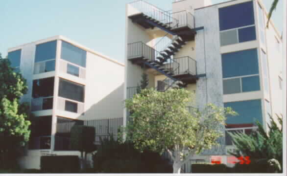 Granada Towers in Long Beach, CA - Building Photo