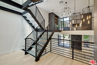 1033 Carol Dr in West Hollywood, CA - Building Photo - Building Photo