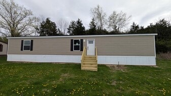 15462 Lewis Rd in Dubuque, IA - Building Photo