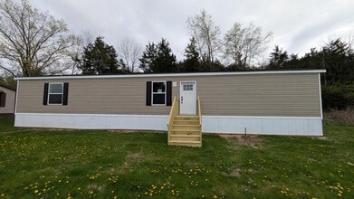 15462 Lewis Rd in Dubuque, IA - Building Photo - Building Photo