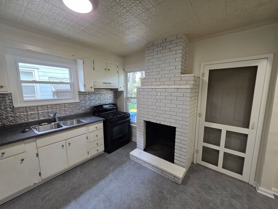 30 Hickory St in Rochester, NY - Building Photo