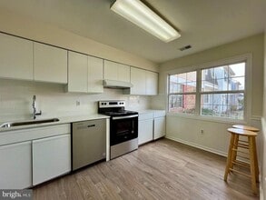 8421 McKenzie Cir in Manassas, VA - Building Photo - Building Photo