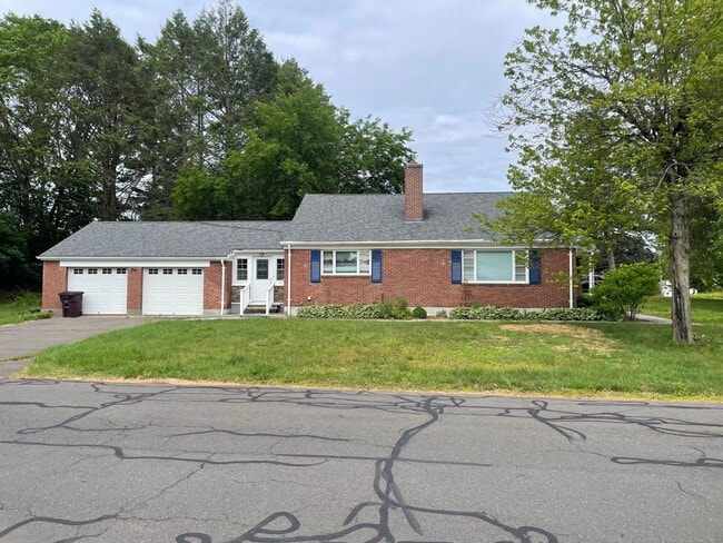 303 Barbour Rd in New Britain, CT - Building Photo - Building Photo